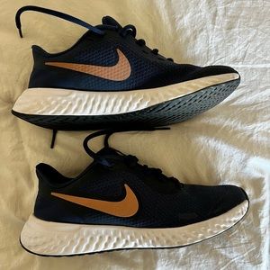 Navy Nike Running Shoes, Gold Accent size 4.5